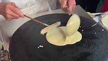 天津街头教科书级别的煎饼果子！大爷做了50多年！
