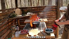 第1集：一个人在野外到底有多爽，不仅能吃上大汉堡，还能喝上桦树汁