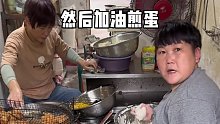 绍兴街头的春饼～加了臭豆腐和鸭蛋～吃着嘎嘎香！