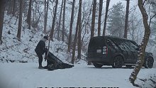 第1集：极寒雪地中搭建车帐篷露营地，独自和狗子烤火露营