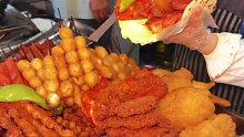 天津早餐太硬核了！大饼夹一切真的好能夹！