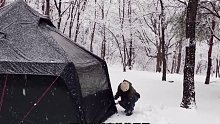 第4集：雪天在野外搭建帐篷露营地，独自度过