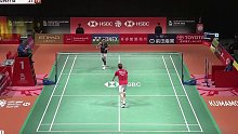 拉克什亚凭出色的防守和反击能力，多次化解郑加恒的攻势，成功晋级男单8强