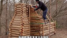 男人踏入荒野搭建庇护所，精巧的壁炉连接在木屋外侧  (1)