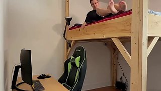 挑戰(zhàn)24小時不踩到地面，全程看得人腦瓜子嗡嗡作響。