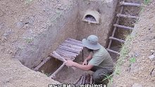 第2集：荒无人烟的野外，男人在地下给自己搭建了舒适的荒野小屋