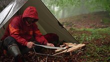 雨中露营 “一个人带着狗子来到荒野在雨中露营” (2)