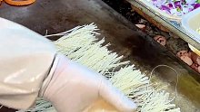 哈尔滨最贵烤冷面！居然真的用面条做的！