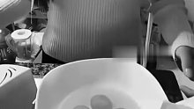 睁着眼说瞎话