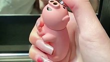 这小猪打火机太有意思啦，打出来是爱心的形状
