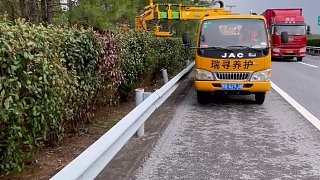 伸缩式绿篱修剪机I3Z95344ZZ7 车载式高速公路绿篱修剪机使用视频