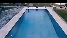 升降泳池覆盖系统，尽显科技，完美利用空间，一池俩用！