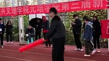 恭喜我们班长在大一刚刚进校就失去了未来四年的择偶权