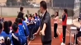 當(dāng)對(duì)方用力拉的時(shí)候，這邊能紋絲不動(dòng)其實(shí)已經(jīng)贏了