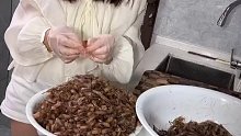 女子买2000只虾取6种精华做一碗面条，过程令网友崩溃：宁愿饿死