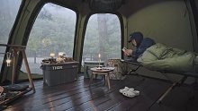 下雨天露营超爽，大帐篷里吃火锅！
