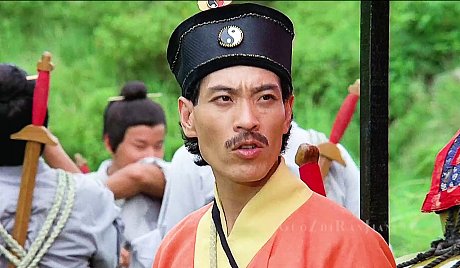 千鹤道长途中发生尸变,自己被感染,为了不发生尸变自己举剑了断,实乃