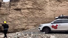 90后小伙开着五菱神车和旅行者小多一起挑战昆仑山大峡谷！