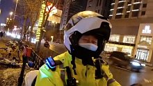 向交警同志致敬！