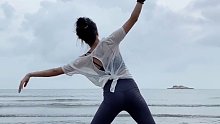 吹吹海风，听听海的声音！#户外瑜伽 #海边的风
