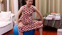 孕晚期坐球运动，灵活骨盆帮助宝宝顺利出生#开心的孕妈