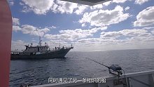 茫茫大海中与相识钓友碰面，钓友竟遭遇这般状况 (3)