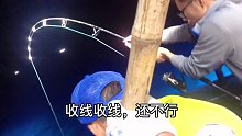 深海钓鱼挑战70多斤大金枪，船工比我还紧张，听说发第二遍会火是吗？ (2)