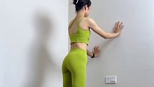 墙辅助开肩瘦腿，我的目标就是让大家把瑜伽融入到日常生活中，而不单纯局限于瑜伽垫和教室#居家锻炼 #零