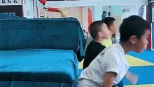 【小狗子的极限人生】后空翻，不能缺少的训练。往后起跳收腹收腿抱腿！！