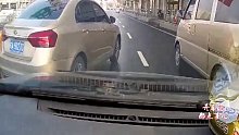 私家车打滑碰向迎面而来出租车，车头瞬间碎成渣，两车几乎报废第二集