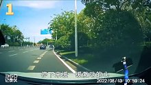 行车记录仪拍下惊险一幕！司机：幸好有护栏，要不是就碰我脸上了#安全驾驶第一集