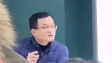 大学老师课上谈爱情观：“喜欢一只蝴蝶别去追” 句句如诗触动网友
