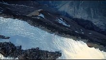 88. 超低空穿越雪山时速230。