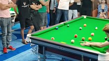 da台球的很多，玩台球的只有一个