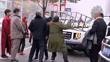 结婚遇人拦路要钱，给的钱少还不愿意！