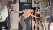 整个寝室的财产都在她身上