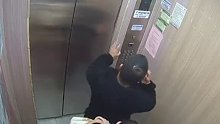 1岁幼儿高烧惊厥被困电梯爸爸焦急报警求助