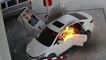 贵州一轿车起火冲进加油站，撞倒加油机，一人浑身是火跳下车……