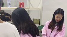 后面的女人太有才