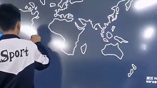 高一男生凭记忆手绘世界地图，2分多钟画完，老师：这还不是他画得最好的一次