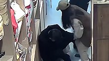 男子低血糖晕倒女店主暖心救助