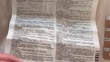 男子吐槽四片药配上“长篇大论”的说明书，自己发烧中根本看不清楚。网友：等研读明白了，病早就好了。