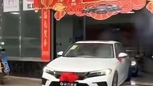 新手司机新年提新车，操作失误新车秒变事故车