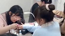6名女生利用课余时间在寝室开美甲店，月入2万多，实现零花钱自由。