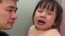 3岁女儿看到爸爸有了白头发，哭的泣不成声