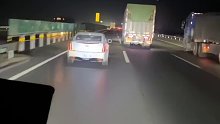 占着快车道跑70，遇到这种人你会怎么办？