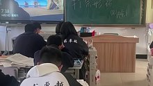 班主任让学生提醒自己“打条形码”，结果，第二天上演“狂轰乱炸式”提醒服务！