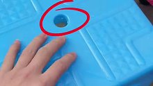 为什么这种凳子每个都有一个洞，这洞是干嘛用的？
