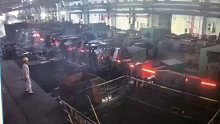 惊险！轧钢厂突发事故，工人死里逃生！