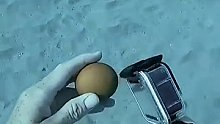 在海底打破鸡蛋会怎么样
